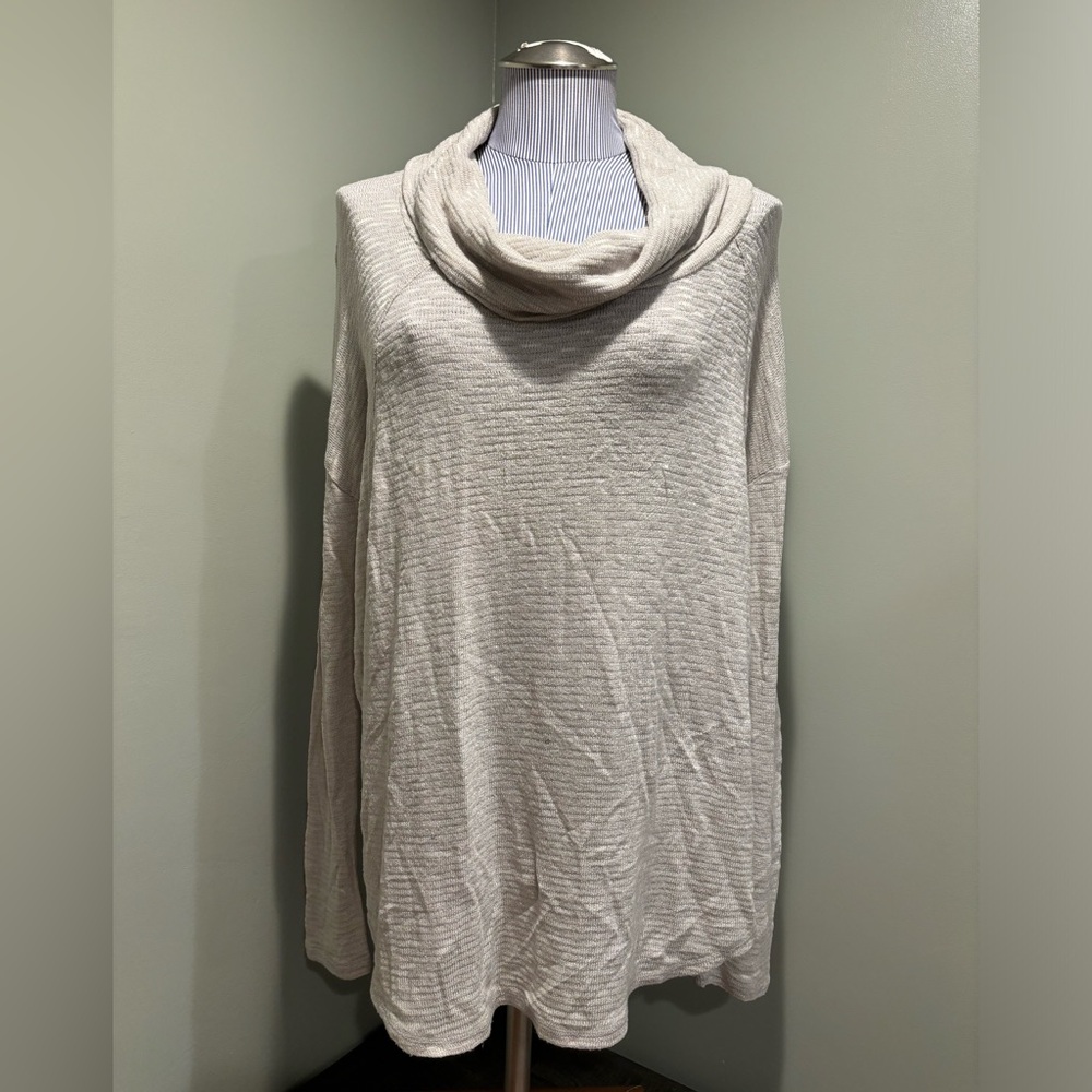 DKNY JEANS Ladies Gray Sweater.  Size Large